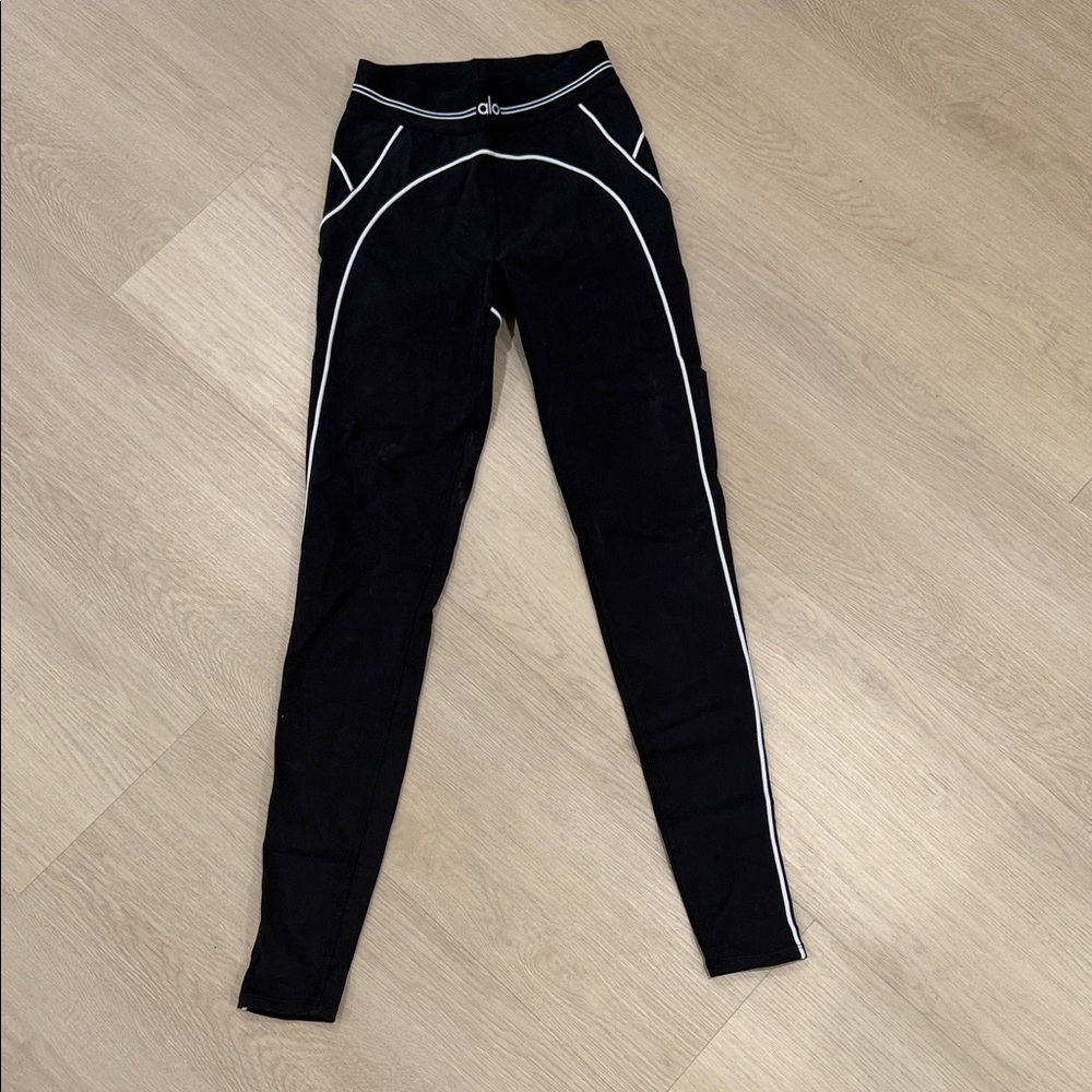 ALO Yoga Black Leggings with White Accents